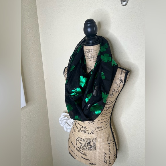 NTM Claire’s Black Sheer Infinity Scarf Green Foil Shamrock St. Patricks Day NWT - Picture 9 of 10